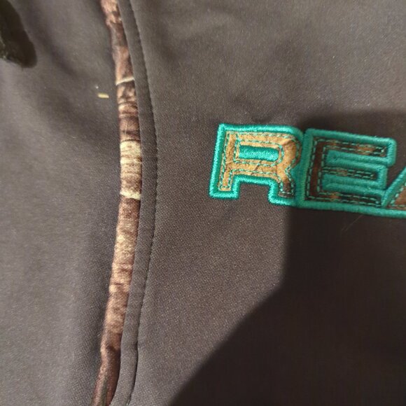 Realtree Large Women's Hoodie - Picture 3 of 8